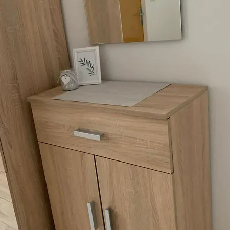 Apartman Adriana 8 *